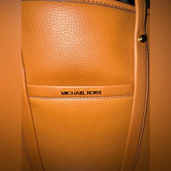 Michael Kors purse - Picture 3 of 6